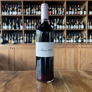 A Main Levée rouge - Le Clos du Marbrier